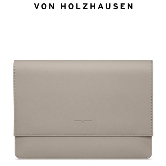 NWT The MacBook Portfolio 13-inch - Picture 2 of 6